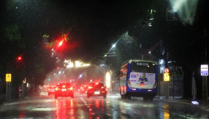(Belém tem alerta de chuva e ventos fortes nas próximas horas)
