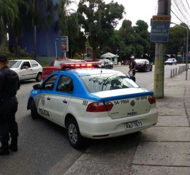 Imagem - Ataque armado em quadra de escola de samba deixa mortos e feridos na zona oeste do Rio