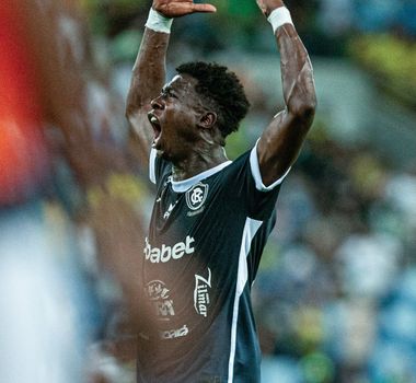 Imagem - Após gesto de fé, atacante do Remo vira herói improvável do acesso