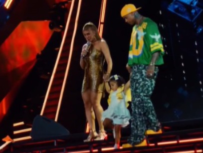 Imagem - Léo Santana e Lore Improta revelam sexo do segundo filho em gravação de DVD; assista