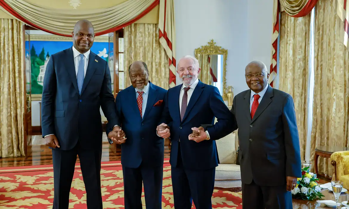Imagem - Lula assina acordos de cooperação entre Brasil e Moçambique