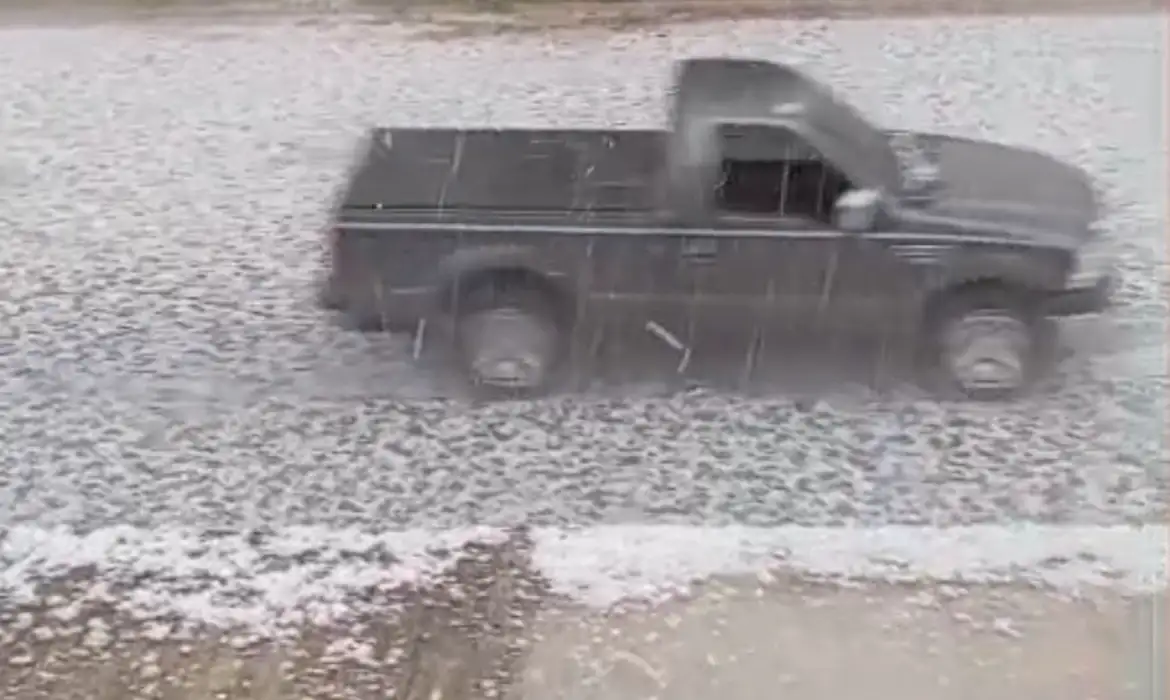 Queda de granizo em Erechim, no Rio Grande do Sul -