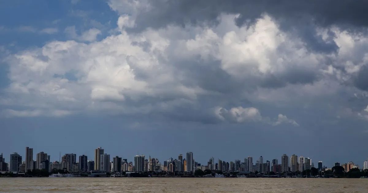 O INMET emitiu um alerta amarelo de chuvas intensas para Belém e região.