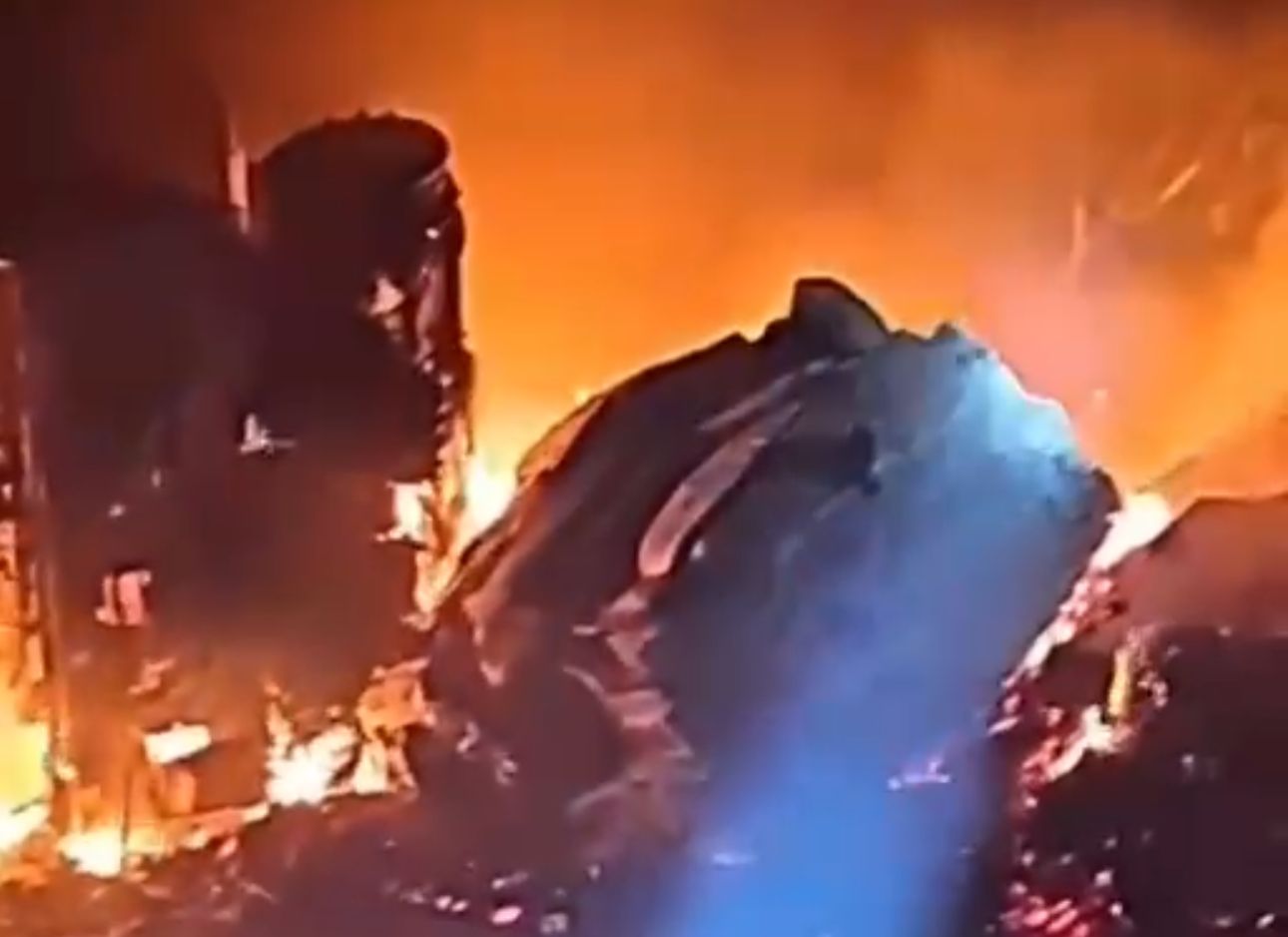 Imagem - Vídeo: motorista morre carbonizado em acidente com carreta no Pará