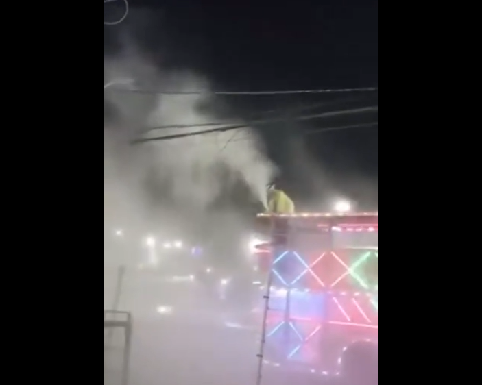 Integrantes da Carreta Furacão apagam princípio de incêndio na Nova Doca