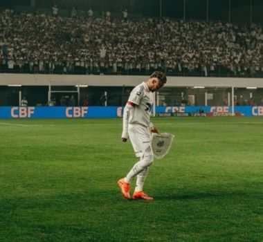 Imagem - Neymar sofre lesão e não joga mais em 2025; craque deve ficar fora da Copa do Mundo