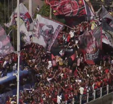 Imagem - Flamengo embarca rumo à final da Libertadores cercado por festa e multidão no Rio