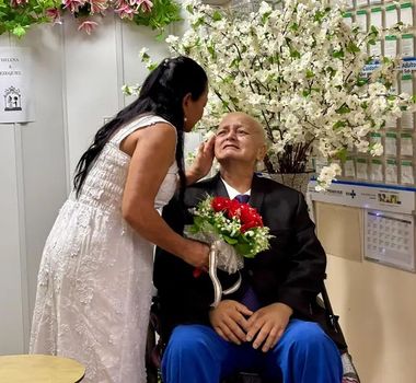 Imagem - Lutando contra o câncer, noivo se casa em UTI de hospital no Pará
