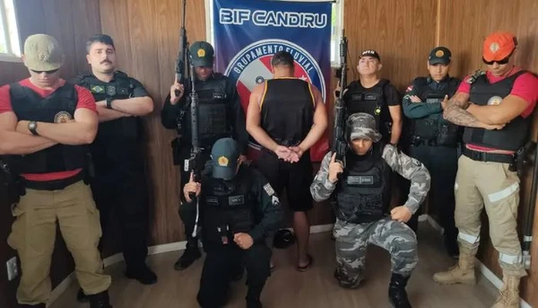 Agentes fluviais cumprem mandado e prendem homem em balsa no Pará