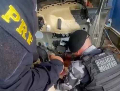 Imagem - PRF e PM-PA apreendem 32 kg de drogas durante fiscalização na BR-230, no Pará