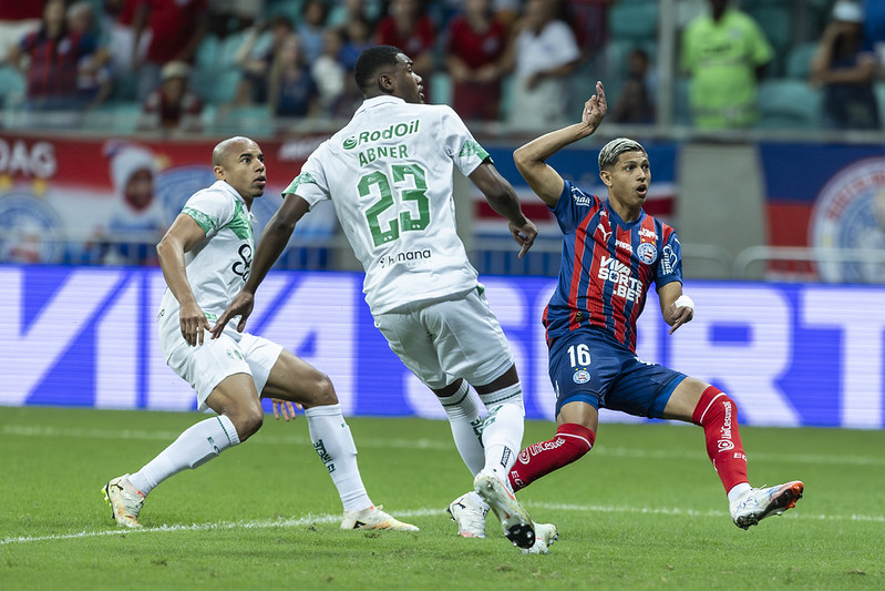 Equipes se enfrentam no Alfredo Jaconi, em Caxias do Sul - 