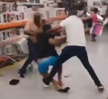 Imagem - Promoção de Black Friday gera tumulto e agressões em supermercado