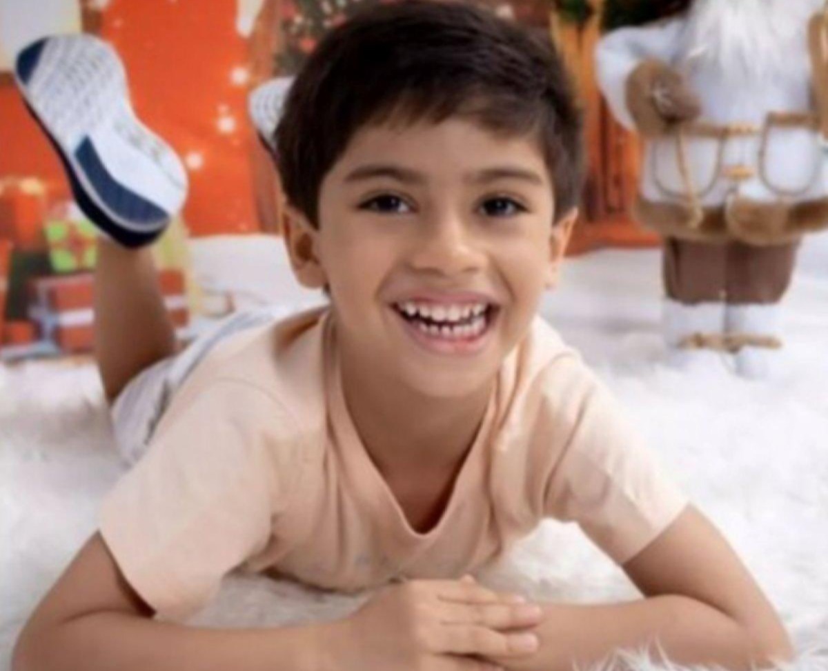 Benício, uma criança de 6 anos que recebeu uma medicação de forma equivocada.