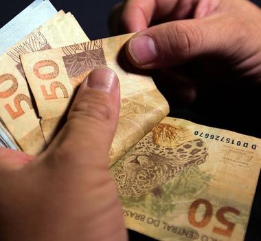 Imagem - Governo diminui previsão do salário mínimo de 2026 para R$ 1.627