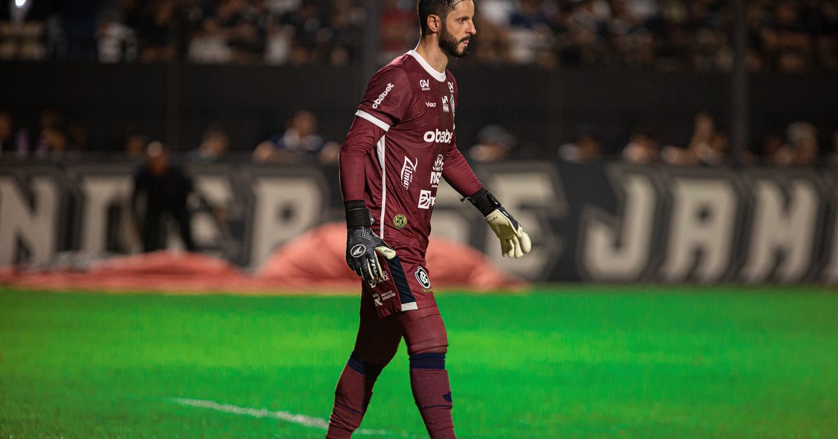 Rangel sofreu uma lesão no joelho diante do Athletic-MG e quase ficou fora da temporada