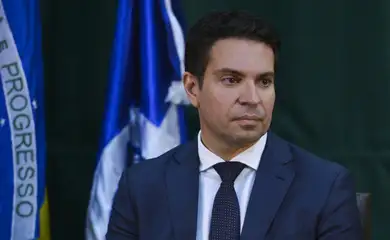 A decisão do STF resultou no corte do salário e da cota parlamentar do deputado, que está foragido nos EUA após ser condenado a 16 anos de prisão por tentativa de golpe de Estado