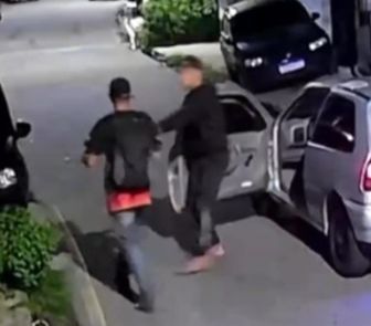 Imagem - Vídeo: assaltantes usam carro roubado para cometer crimes na Marambaia em Belém