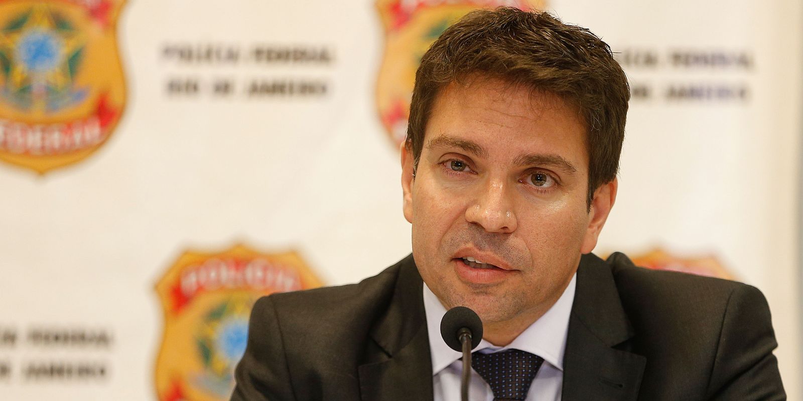 Deputado condenado e com prisão decretada continua listado como morador de imóvel oficial em Brasília