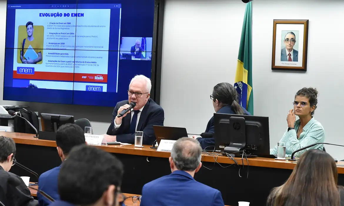 Segundo Manoel Palacios, anulação de três questões foi preventiva

