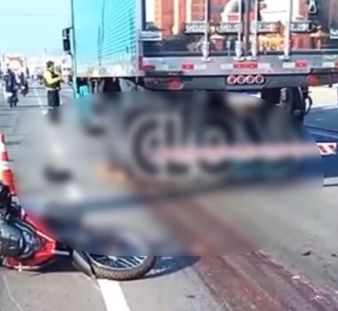 Imagem - Vídeo: motociclista é arrastado e morre esmagado por caminhão na BR-316, em Ananindeua