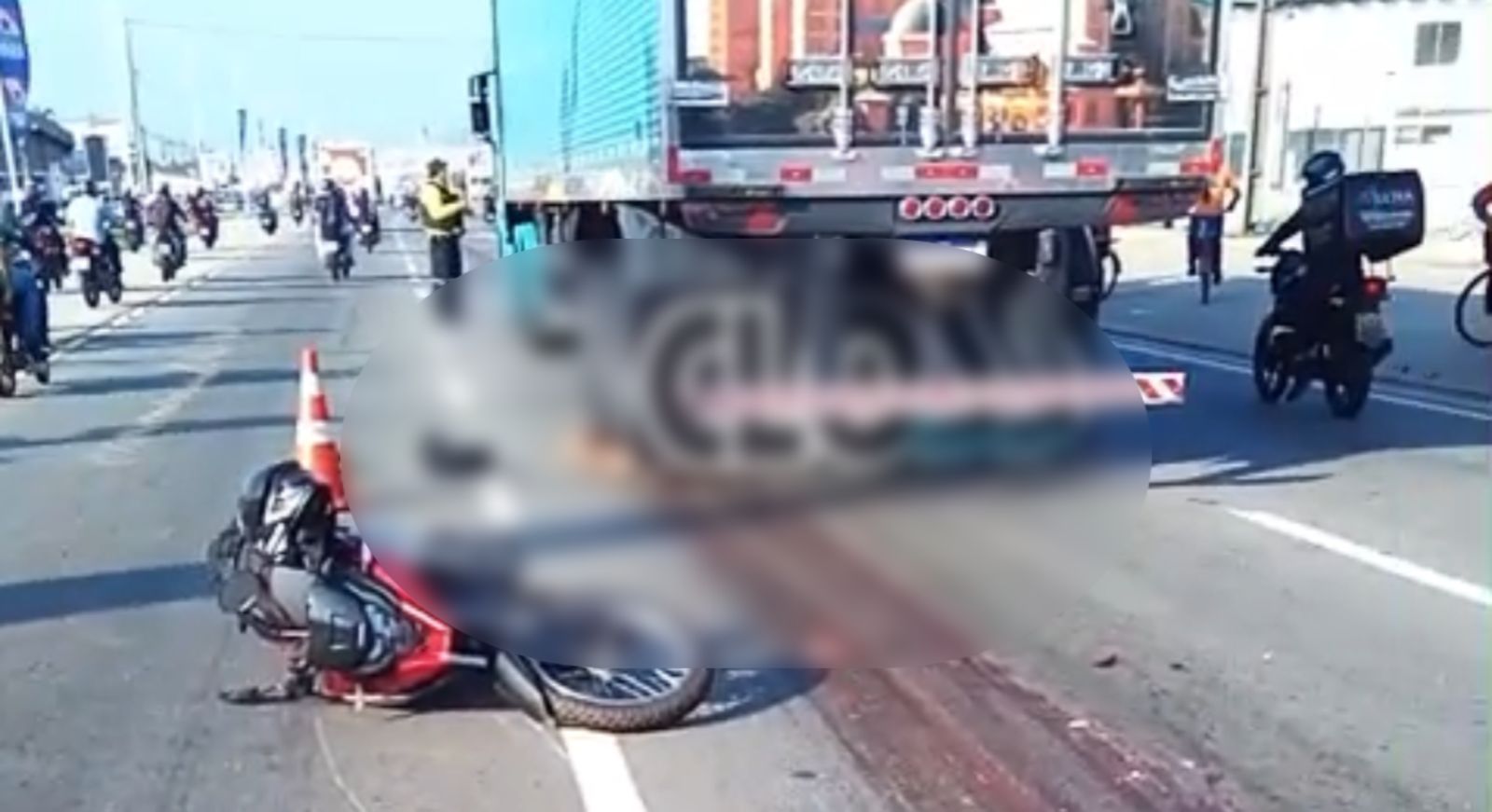 Imagem - Vídeo: motociclista é arrastado e morre esmagado por caminhão na BR-316, em Ananindeua