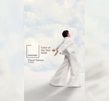 Imagem - Pantone anuncia 'Cloud Dancer' como a cor de 2026; entenda