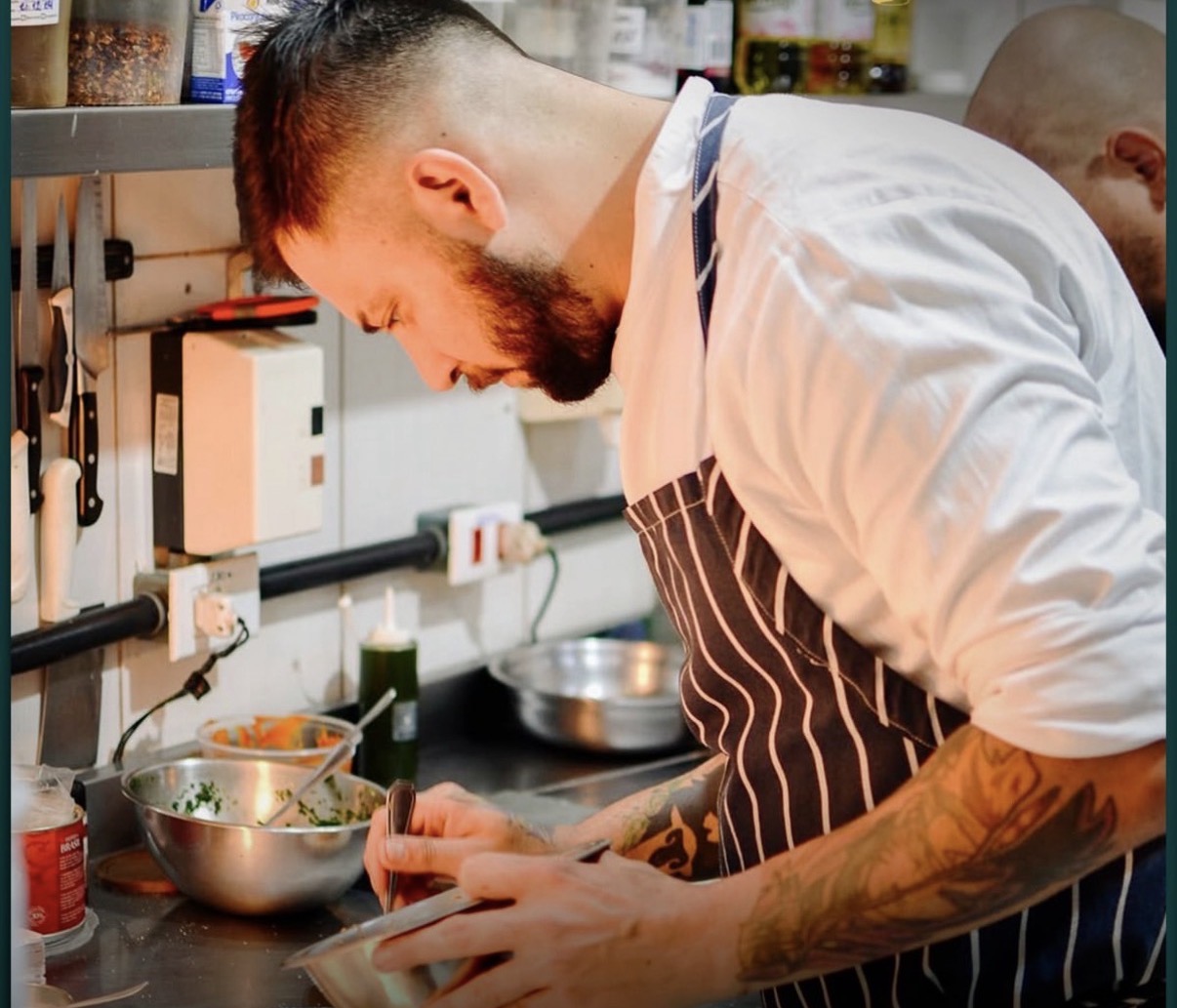 Para esta quinta e sexta-feira, o chef Bruno Tavares prepara um menu combinando influências das cozinhas japonesa, italiana e brasileira 