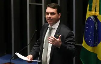 Ibovespa despenca após especulação sobre candidatura de Flávio Bolsonaro em 2026