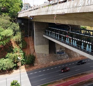 Imagem - Baque forte: jovem sofre acidente durante salto de bungee jump