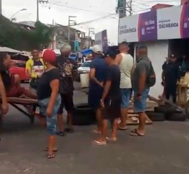 Imagem - Protesto por ponte caída bloqueia Bernardo Sayão e trava trânsito em Belém; assista