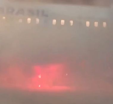 Imagem - Vídeo: incêndio em equipamento de solo força evacuação de aeronave em Guarulhos