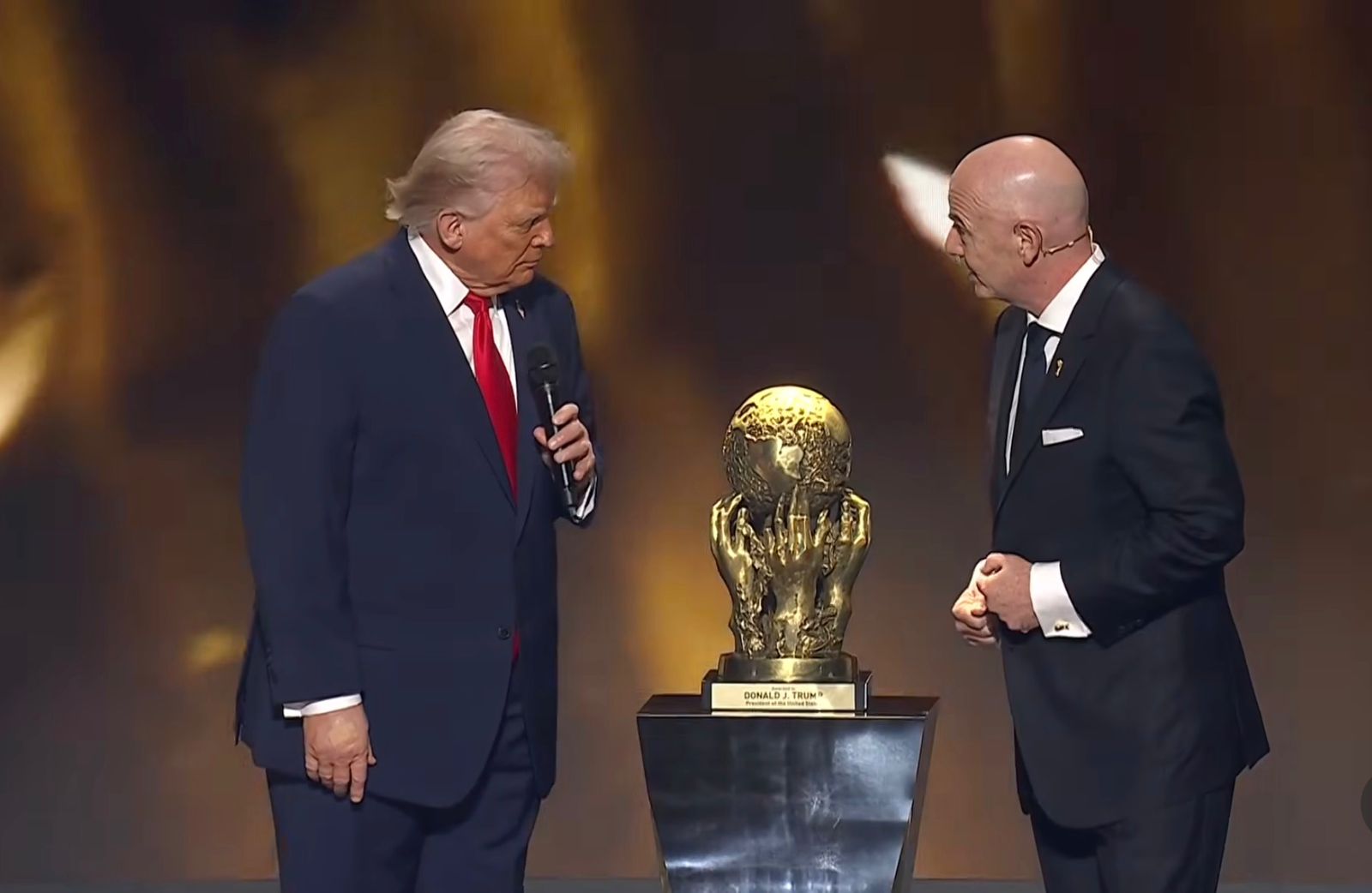 A nova honraria foi entregue ao presidente dos Estados Unidos por sua atuação na mediação do cessar-fogo entre Israel e Hamas