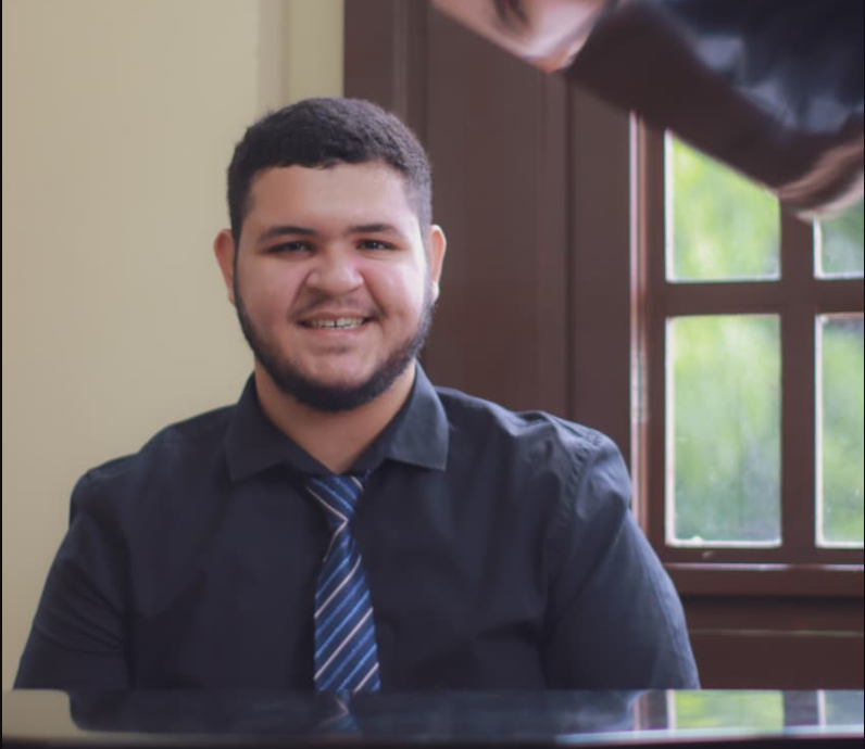 Pianista Gustavo Lopes se apresenta neste sábado (6).