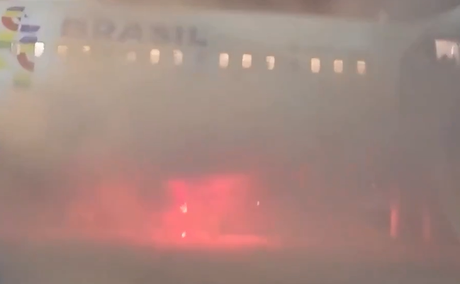 Vídeo: incêndio em equipamento de solo força evacuação de aeronave em Guarulhos