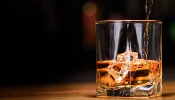 (Engenheiro é intoxicado por metanol após consumir whisky adulterado em Belém)