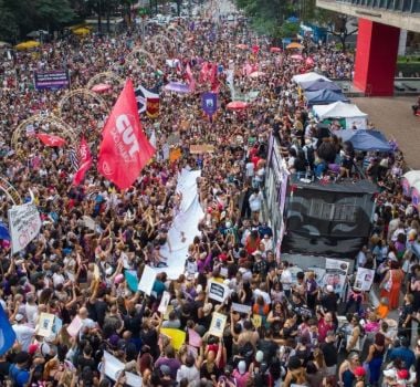 Imagem - Manifestação reúne mais de 9 mil pessoas na Paulista contra o feminicídio