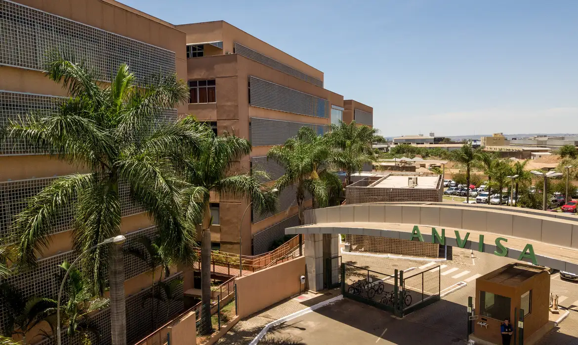 Imagem - Anvisa determina suspensão de tônico capilar e apreensão de cosméticos