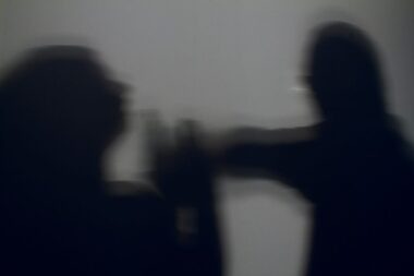 Justiça determina medida protetiva contra delegado que agrediu esposa no Pará.