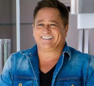 Imagem - Após internação por gastroenterite, Leonardo recebe alta e brinca com fãs: 'foi só uma caganeira'