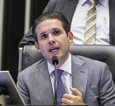 Imagem - Hugo Motta acusa Glauber Braga de 'desrespeitar o Legislativo' após confusão na Câmara