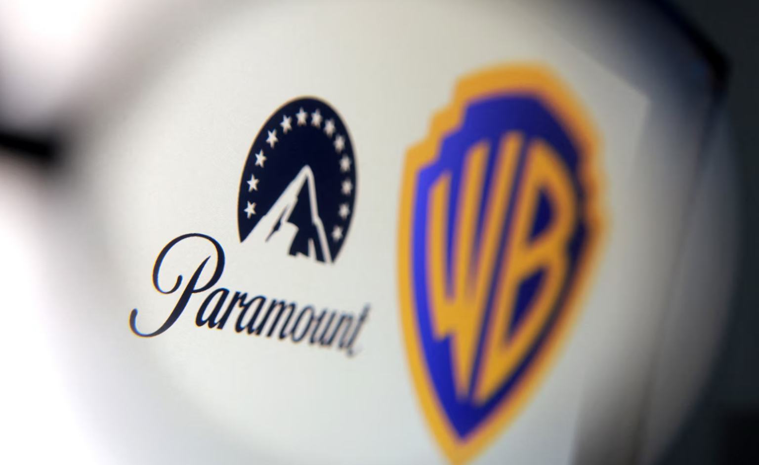 Paramount lança oferta bilionária por Warner Bros. Discovery em desafio direto à Netflix