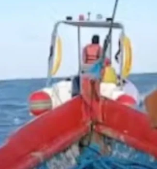 Imagem - Bombeiros resgatam tripulantes de embarcação à deriva no litoral de Salinópolis