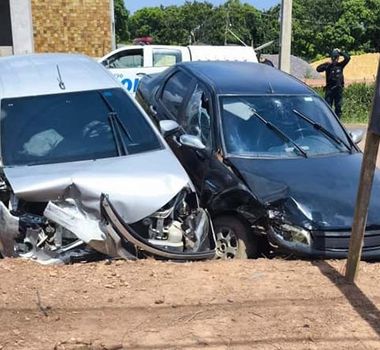Imagem - Duas pessoas ficam feridas após colisão entre carros no Pará