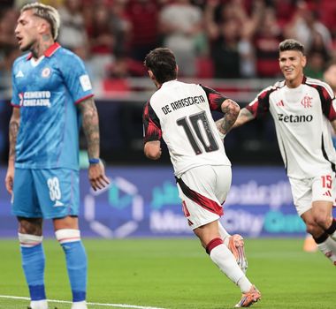 Imagem - Com Arrascaeta inspirado, Flamengo bate o Cruz Azul e avança no Intercontinental