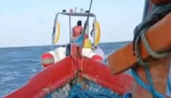 Bombeiros resgatam tripulantes de embarcação à deriva no litoral de Salinópolis