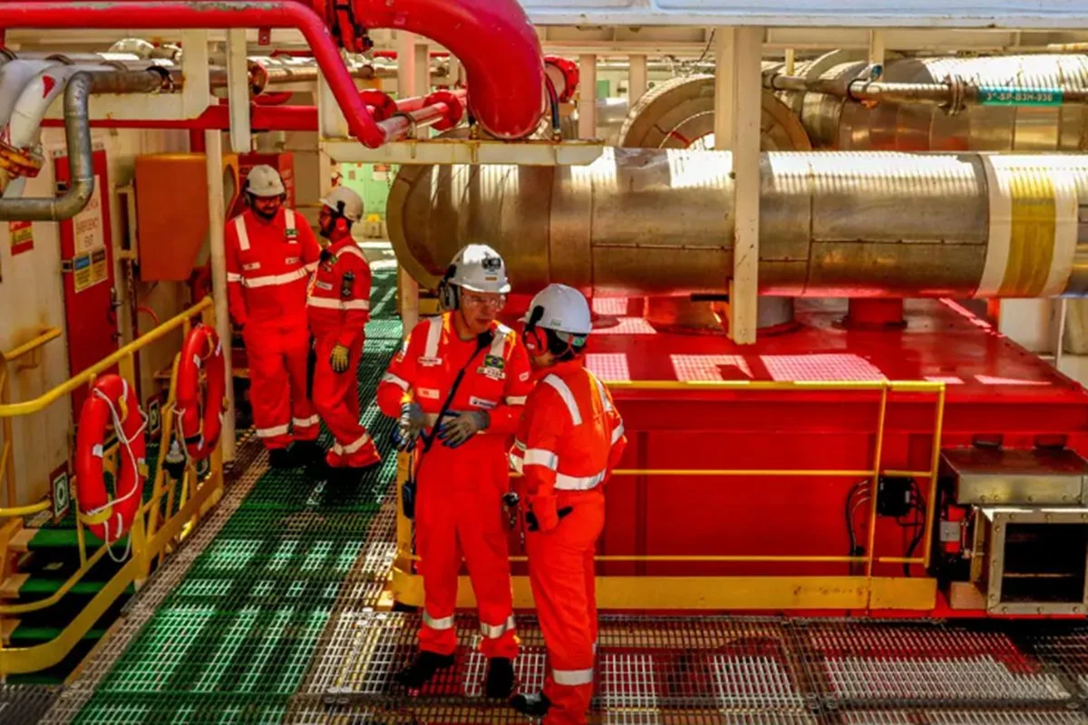 Impasse nas negociações leva petroleiros a decretar greve a partir de segunda-feira (15)