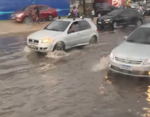 Temporal causa alagamentos em Belém e Região Metropolitana nesta quarta-feira.