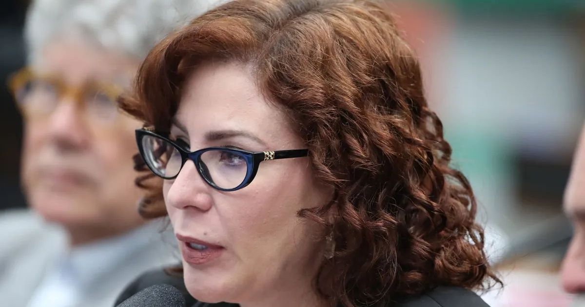 Câmara rejeita cassação e mantém mandato de Carla Zambelli