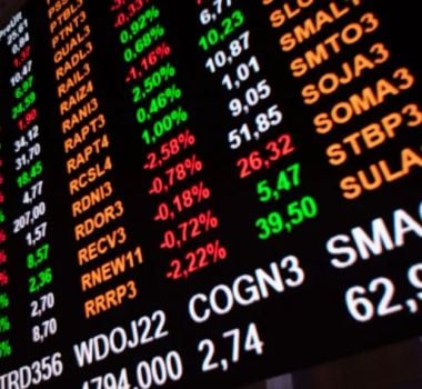 Imagem - Bolsa sobe 0,99% e volta a superar os 160 mil pontos