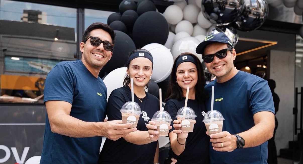 Amanda e Renato Palácios e Luana e Cláudio Noronha, franqueados do studio Tonus Gym
